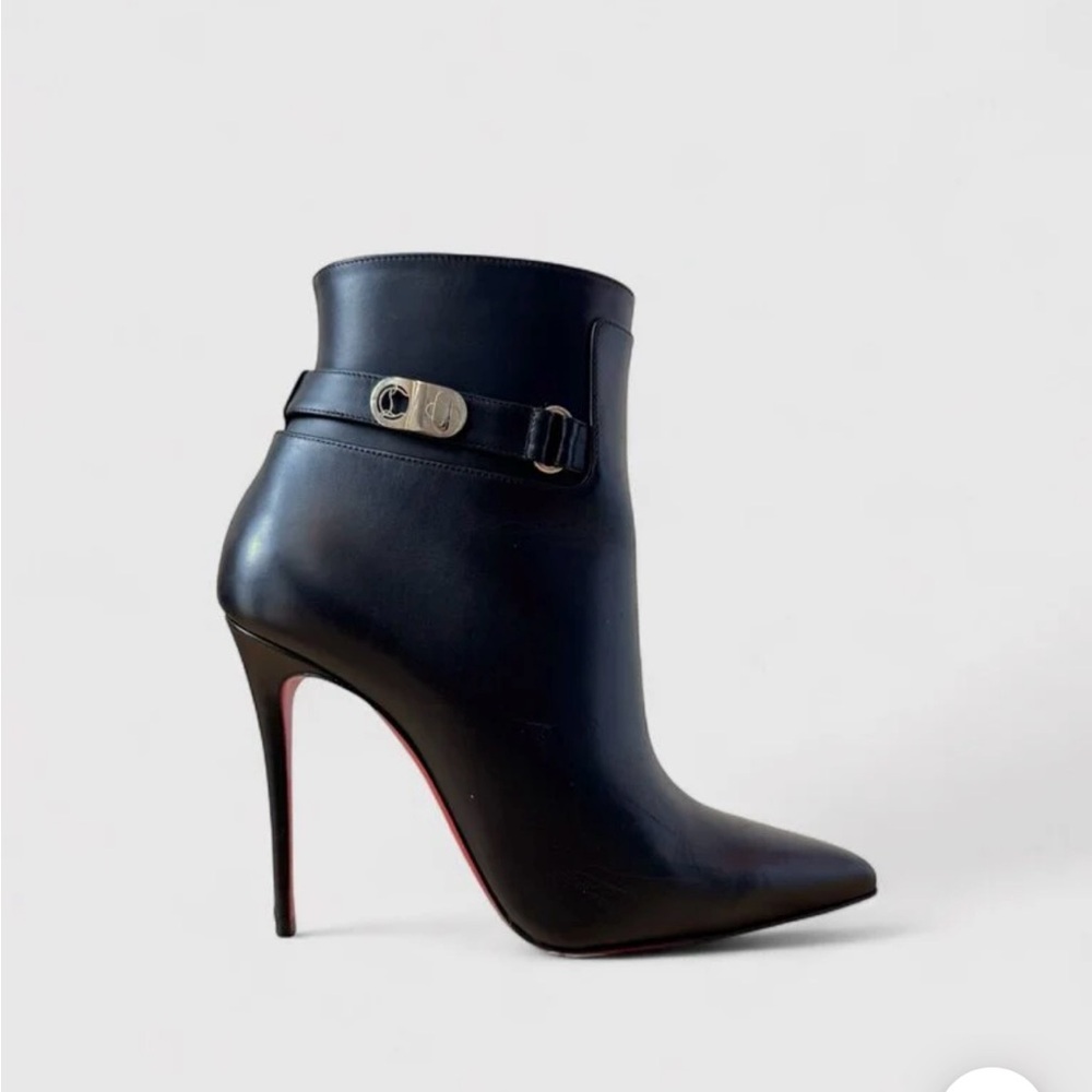 Christian louboutin lock so Kate booty